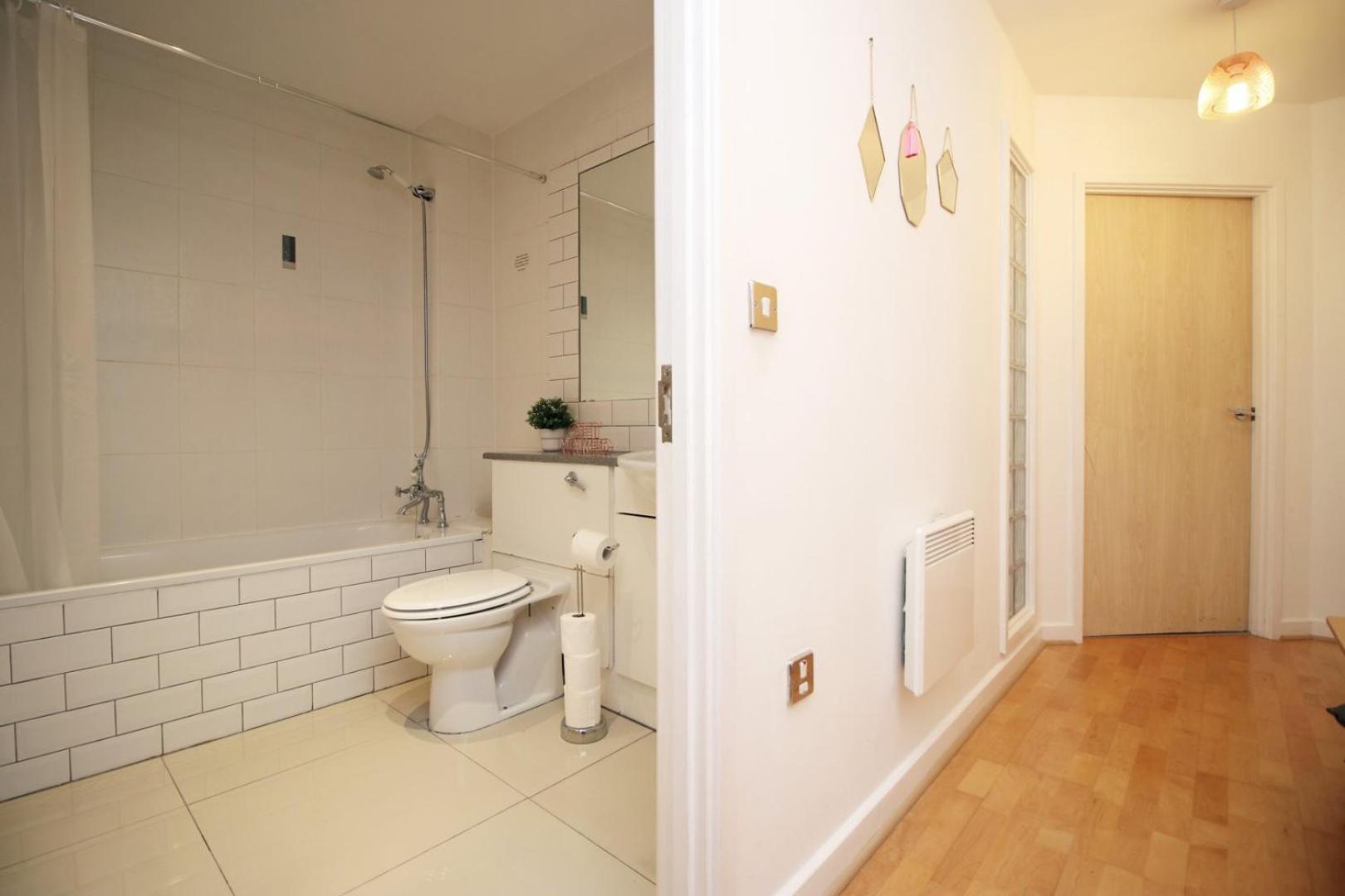 Centrally Located Spacious 2Br | Cohost Partners 卡迪夫 外观 照片